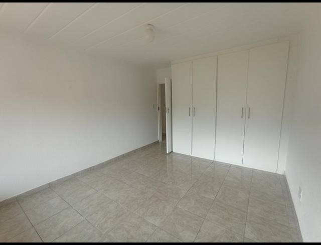 2 BEDROOM APARTMENT FOR SALE IN FLORIDA LAKE